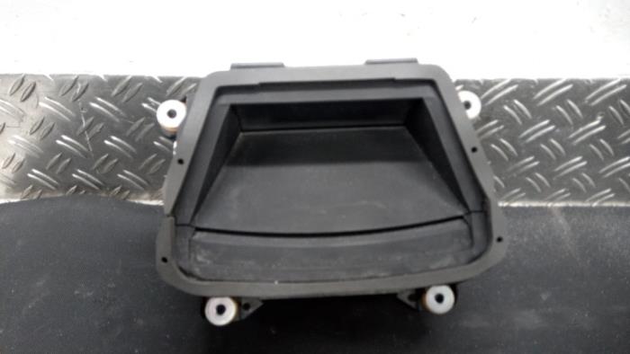 Usados Pantalla Head-up BMW 2 serie Active Tourer (F45) 220i 2.0 TwinPower Turbo 16V Precio € 288,75 Norma de margen ofrecido por Autodemontagebedrijf van Boxtel
