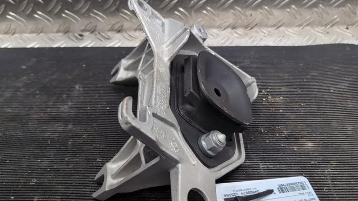 Used Engine mount Renault Kangoo Express (RFK) 1.5 Blue dCi 115 Price € 42,00 Margin scheme offered by Autodemontagebedrijf van Boxtel