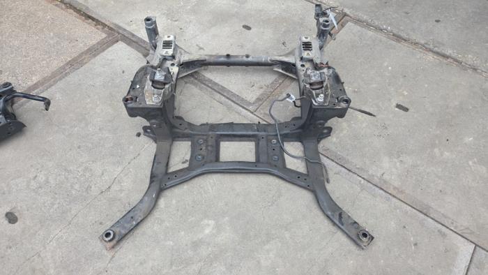 Used Subframe Landrover Range Rover Velar (LY) 3.0 D300 AWD Price € 525,00 Margin scheme offered by Autodemontagebedrijf van Boxtel