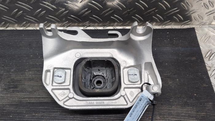 Used Engine mount Dacia Duster (DJF) 1.6 Hybrid 140 16V Price € 21,00 Margin scheme offered by Autodemontagebedrijf van Boxtel