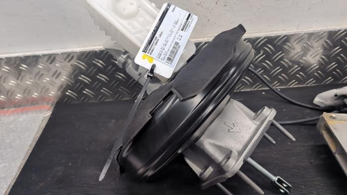 Usagé Assistant de freinage Renault Kangoo (RK..) 1.3 TCE 130 16V Prix € 52,50 Règlement à la marge proposé par Autodemontagebedrijf van Boxtel