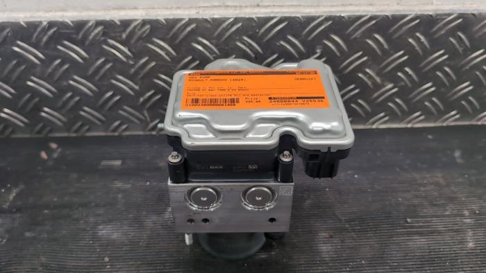 Usagé Bloc ABS Renault Kangoo (RK..) 1.3 TCE 130 16V Prix € 236,25 Règlement à la marge proposé par Autodemontagebedrijf van Boxtel