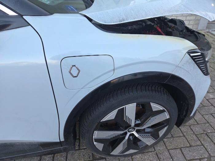 Używane Blotnik prawy przód Renault Megane E-Tech (RCB) 60 kWh Cena € 420,00 Procedura marży oferowane przez Autodemontagebedrijf van Boxtel
