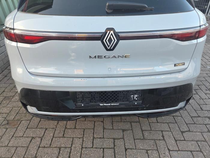 Używane Zderzak tylny Renault Megane E-Tech (RCB) 60 kWh Cena € 682,50 Procedura marży oferowane przez Autodemontagebedrijf van Boxtel