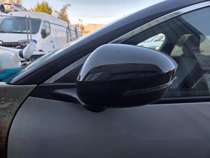 Używane Lusterko zewnetrzne lewe Renault Megane E-Tech (RCB) 60 kWh Cena € 288,75 Procedura marży oferowane przez Autodemontagebedrijf van Boxtel