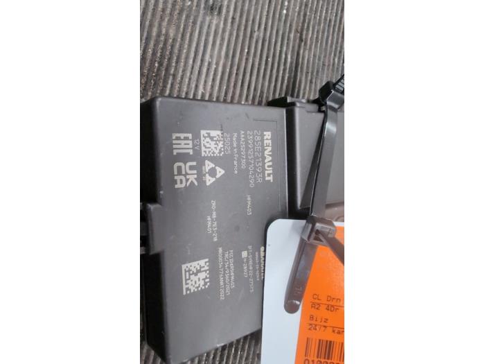 Używane Modul (rózne) Dacia Duster (DJF) 1.2 TCE 130 12V Mild Hybrid 4x4 Cena € 52,50 Procedura marży oferowane przez Autodemontagebedrijf van Boxtel