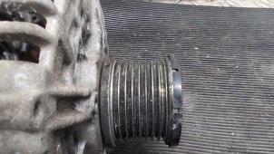 Dynamo van een Mercedes-Benz E (W211) 2.2 E-200 CDI 16V 2006