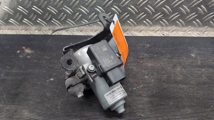 Begagnade Extra vattenpump Seat Ibiza V (KJB) 1.0 MPI 12V Pris € 26,25 Marginaltabell erbjuds av Autodemontagebedrijf van Boxtel