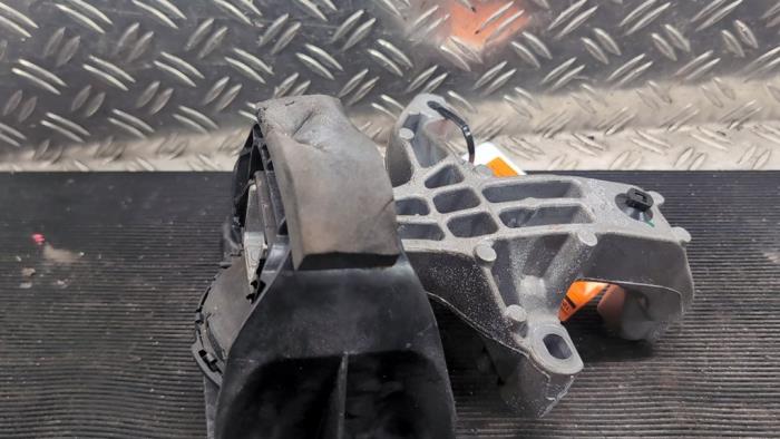 Used Engine mount Renault Kangoo Express (RFK) 1.5 Blue dCi 115 Price € 26,25 Margin scheme offered by Autodemontagebedrijf van Boxtel