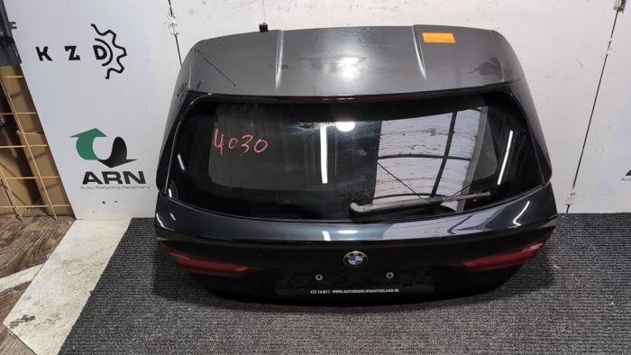 Begagnade Baklucka BMW 1 serie (F40) 118i 1.5 TwinPower 12V Pris € 472,50 Marginaltabell erbjuds av Autodemontagebedrijf van Boxtel