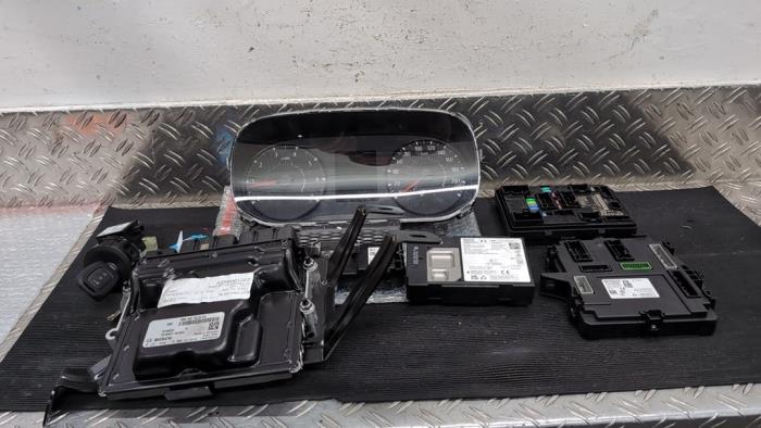 Used Ignition lock + computer Renault Master IV 2.0 Blue dCi 105 Price € 735,00 Margin scheme offered by Autodemontagebedrijf van Boxtel