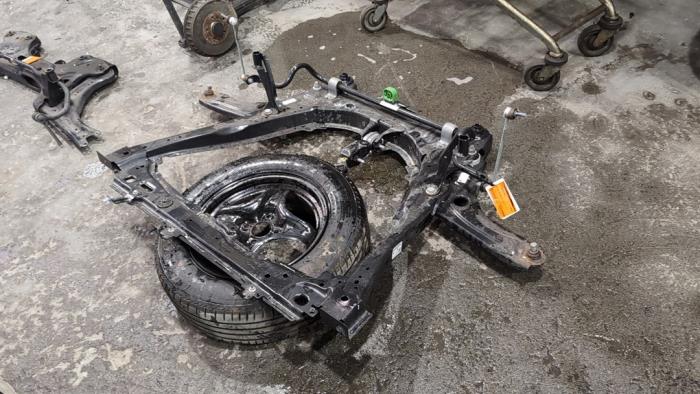Used Subframe Dacia Sandero III 1.0 TCe 90 12V Price € 315,00 Margin scheme offered by Autodemontagebedrijf van Boxtel