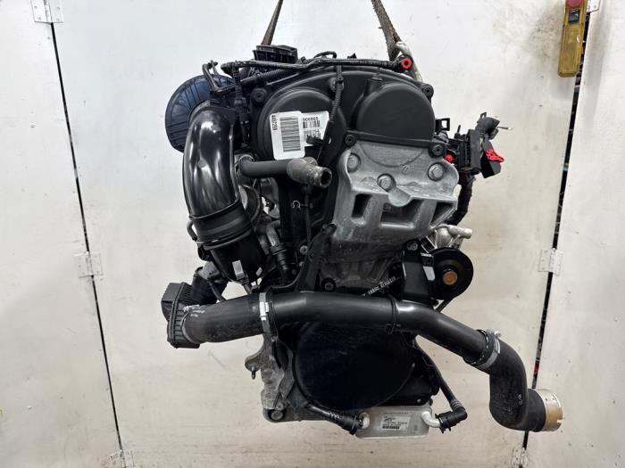 Engine from a Volvo XC40 (XZ) 1.5 T4 Plug-in Hybrid 12V 2020