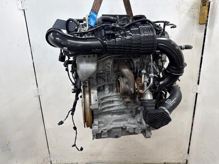 Engine from a Volvo XC40 (XZ) 1.5 T4 Plug-in Hybrid 12V 2020