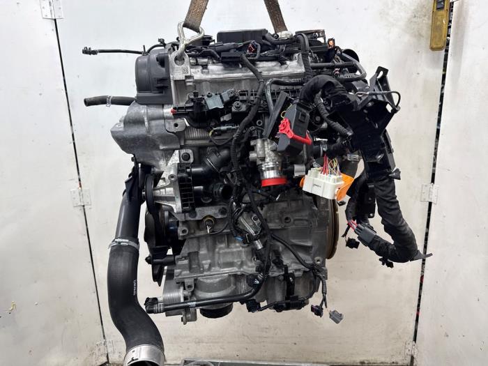Engine from a Volvo XC40 (XZ) 1.5 T4 Plug-in Hybrid 12V 2020