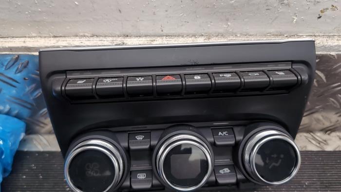 Begagnade Klimatpanel Renault Arkana (RJLL) 1.3 TCe 140 16V Pris € 52,50 Marginaltabell erbjuds av Autodemontagebedrijf van Boxtel