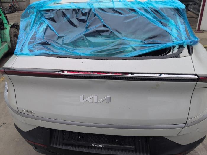 Używane Tylna klapa Kia EV6 (CV) 58/63 kWh RWD Cena € 735,00 Procedura marży oferowane przez Autodemontagebedrijf van Boxtel