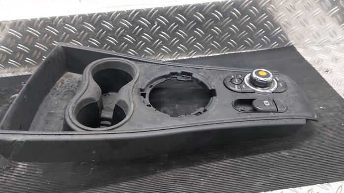 Usados Interruptor MMI Mini Countryman (F60) 1.5 TwinPower Turbo 12V Cooper SE ALL4 Precio € 105,00 Norma de margen ofrecido por Autodemontagebedrijf van Boxtel