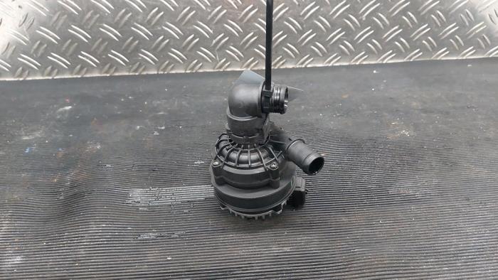 Begagnade Extra vattenpump Peugeot 407 (6C/J) 2.2 16V Pris € 52,50 Marginaltabell erbjuds av Autodemontagebedrijf van Boxtel