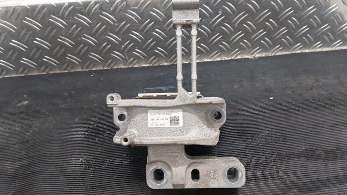 Used Engine mount Volkswagen Polo VI (AW1) 1.5 TSI 16V Price € 42,00 Margin scheme offered by Autodemontagebedrijf van Boxtel