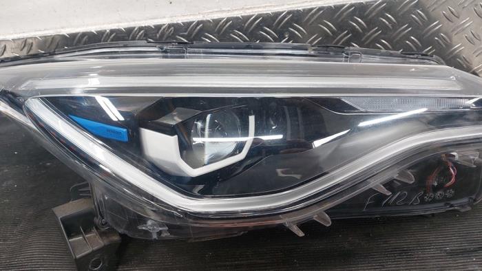 Używane Reflektor prawy Renault Zoé (AG) 53kW Cena € 367,50 Procedura marży oferowane przez Autodemontagebedrijf van Boxtel