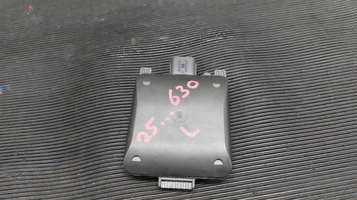 Begagnade Dödvinkelsensor Volvo C40 Recharge (XK) Single Motor Extended Range 82 kWh Pris € 131,25 Marginaltabell erbjuds av Autodemontagebedrijf van Boxtel