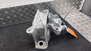 Engine mount from a Ford Focus 4 Wagon 1.0 EcoBoost 12V Hybrid 125 2021