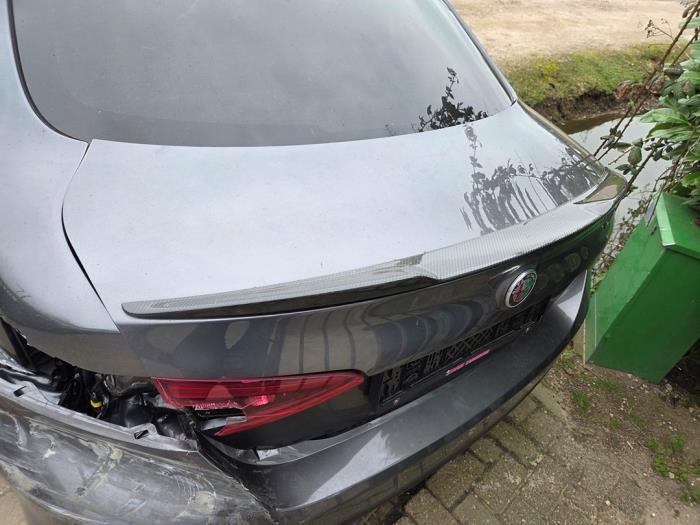 Używane Spojler Alfa Romeo Giulia (952) 2.9 Bi-Turbo V6 24V Quadrifoglio Verde Cena € 525,00 Procedura marży oferowane przez Autodemontagebedrijf van Boxtel