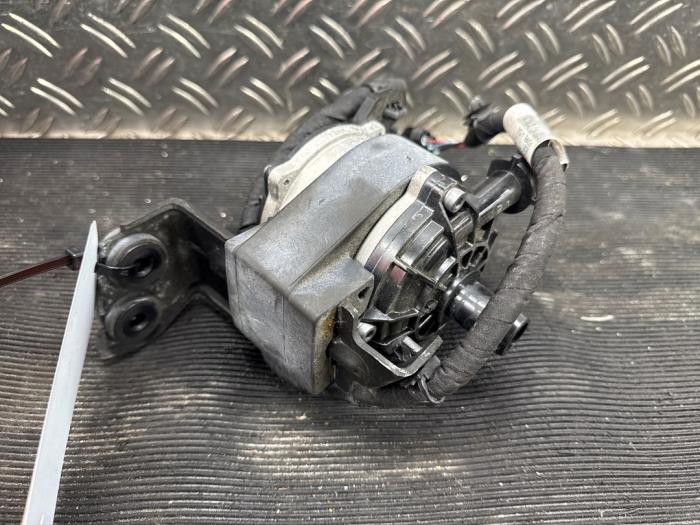 Begagnade Extra vattenpump Renault Scenic E-Tech Electric (RCB) EV87 Pris € 73,50 Marginaltabell erbjuds av Autodemontagebedrijf van Boxtel