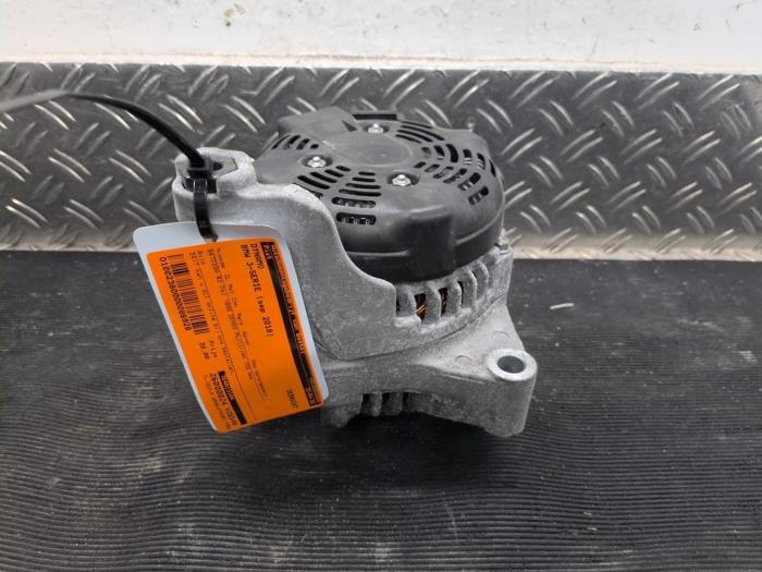 Usagé Dynamo BMW 3 serie Touring (F31) 320d 2.0 16V EfficientDynamicsEdition Prix € 21,00 Règlement à la marge proposé par Autodemontagebedrijf van Boxtel