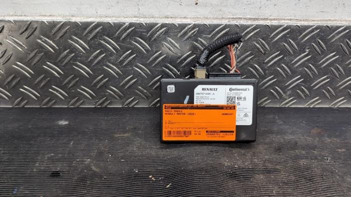 Używane Modul radiowy Renault Master III (JV) 2.3 dCi 16V 150 Cena € 52,50 Procedura marży oferowane przez Autodemontagebedrijf van Boxtel