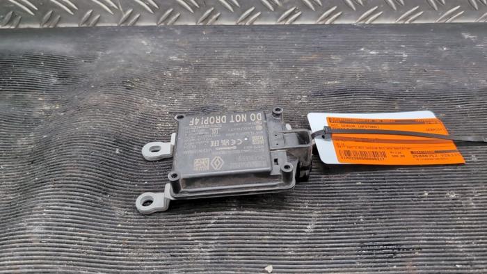Gebrauchte ACC Sensor (Entfernung) Renault Master III (JV) 2.3 dCi 16V 150 Preis € 315,00 Margenregelung angeboten von Autodemontagebedrijf van Boxtel