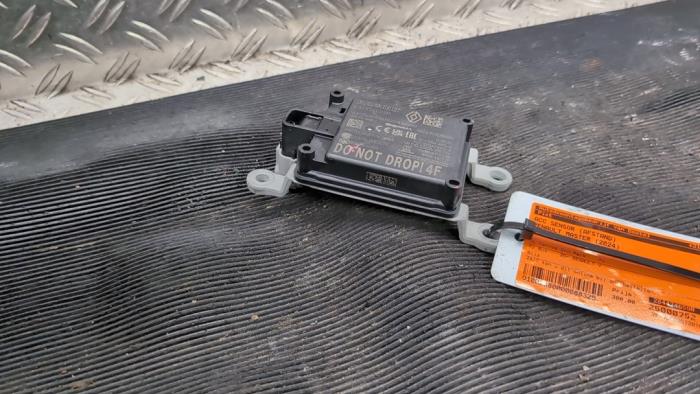 Gebrauchte ACC Sensor (Entfernung) Renault Master III (JV) 2.3 dCi 16V 150 Preis € 315,00 Margenregelung angeboten von Autodemontagebedrijf van Boxtel