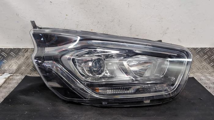 Używane Reflektor prawy Ford Transit Custom 2.0 TDCi 16V Eco Blue 130 Cena € 420,00 Procedura marży oferowane przez Autodemontagebedrijf van Boxtel