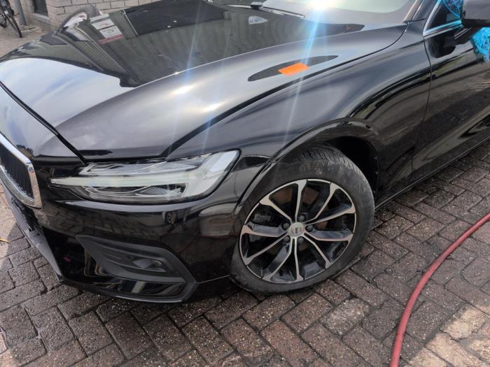 Gebrauchte Vorderfront komplett Volvo V60 II (ZW) 2.0 B3 16V Mild Hybrid Preis € 5.460,00 Margenregelung angeboten von Autodemontagebedrijf van Boxtel