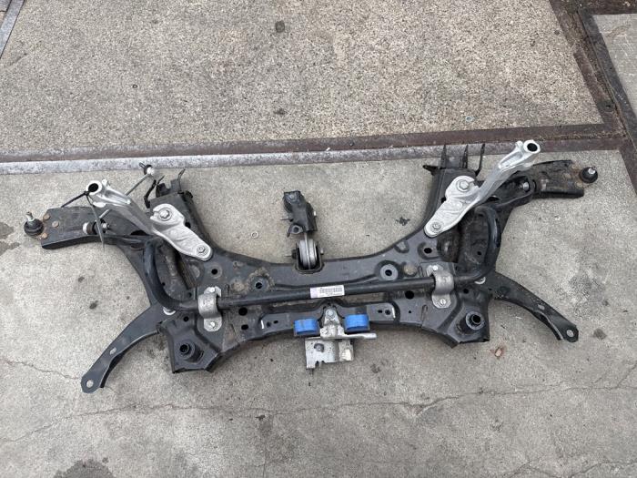 Used Subframe Renault Captur II (RJB) 1.6 E-Tech 160 Price € 367,50 Margin scheme offered by Autodemontagebedrijf van Boxtel