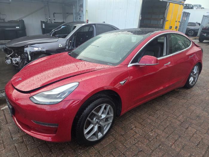 Używane Dach panoramiczny Tesla Model 3 Long Range, Performance AWD Cena € 997,50 Procedura marży oferowane przez Autodemontagebedrijf van Boxtel