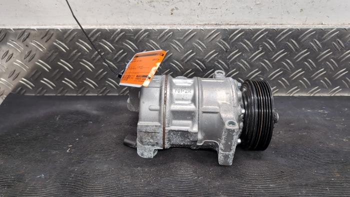 Usagé Pompe clim Skoda Kamiq 1.0 TSI 12V Prix € 21,00 Règlement à la marge proposé par Autodemontagebedrijf van Boxtel
