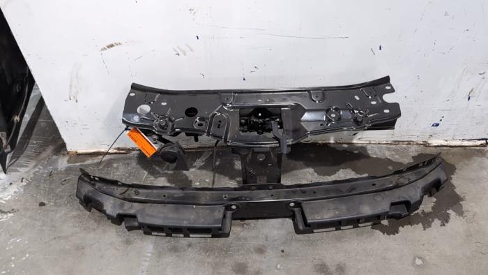 Używane Panel przedni Dacia Jogger 1.0 TCe 110 12V Cena € 183,75 Procedura marży oferowane przez Autodemontagebedrijf van Boxtel