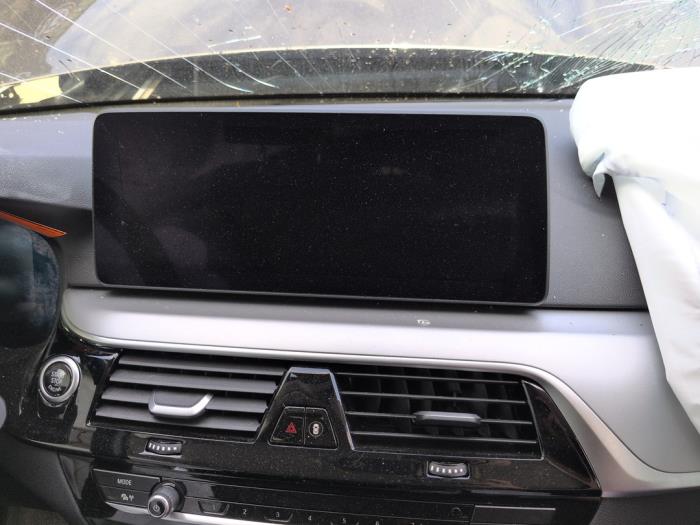 Used Interior display BMW 5 serie Touring (G31) 520i 2.0 TwinPower Turbo 16V Mild Hybrid Price € 577,50 Margin scheme offered by Autodemontagebedrijf van Boxtel