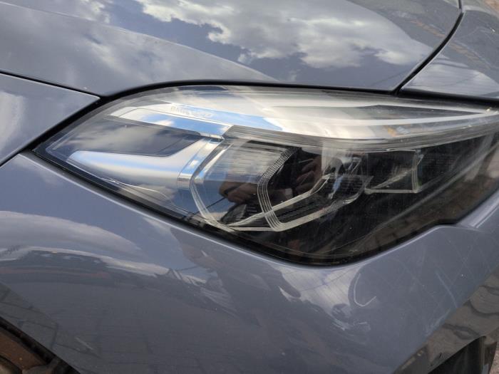 Używane Reflektor prawy BMW 2 serie Gran Coupe (F44) 218i 1.5 TwinPower Turbo 12V Cena € 1.050,00 Procedura marży oferowane przez Autodemontagebedrijf van Boxtel