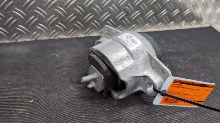 Usagé Support moteur Landrover Range Rover Velar (LY) 2.0 16V P400e AWD Prix € 42,00 Règlement à la marge proposé par Autodemontagebedrijf van Boxtel