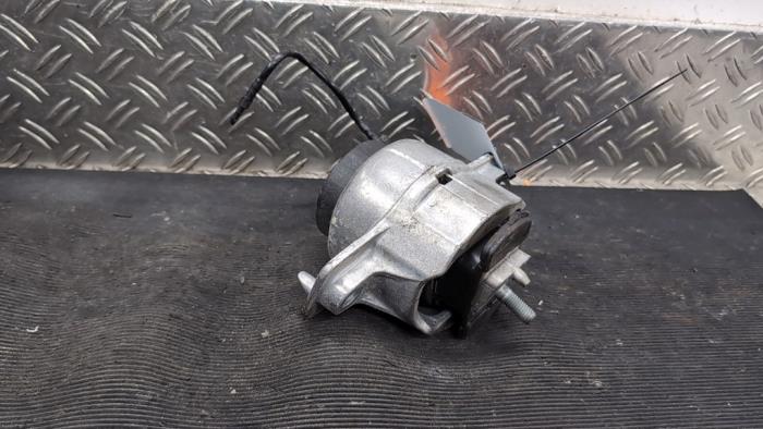 Usagé Support moteur Landrover Range Rover Velar (LY) 2.0 16V P400e AWD Prix € 52,50 Règlement à la marge proposé par Autodemontagebedrijf van Boxtel