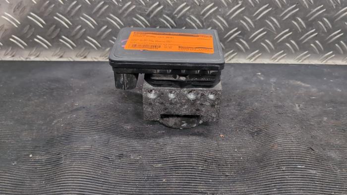 Usagé Bloc ABS Renault Megane IV (RFBB) 1.2 Energy TCE 100 Prix € 36,75 Règlement à la marge proposé par Autodemontagebedrijf van Boxtel