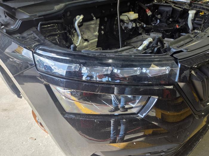 Używane Reflektor prawy Skoda Kamiq 1.5 TSI 16V Cena € 525,00 Procedura marży oferowane przez Autodemontagebedrijf van Boxtel