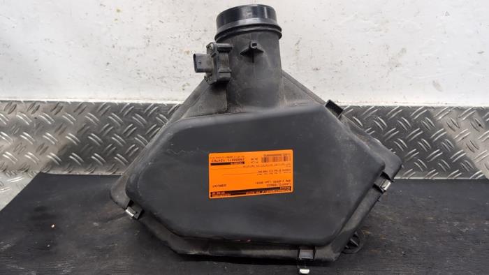 Begagnade Luftfilterhus BMW 3 serie (F30) 330e Pris € 31,50 Marginaltabell erbjuds av Autodemontagebedrijf van Boxtel