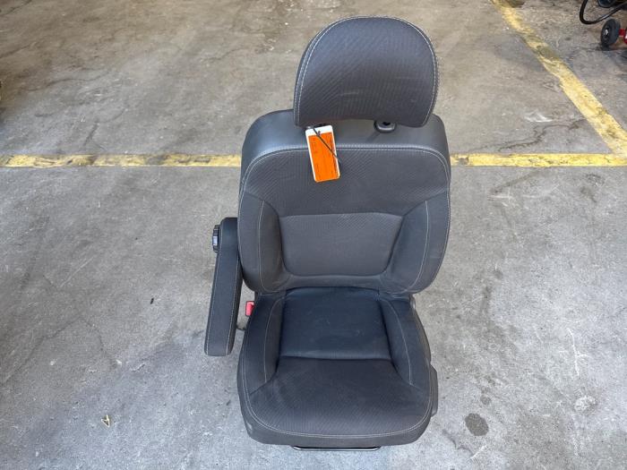 Gebrauchte Sitz links Renault Trafic (1FL/2FL/3FL/4FL) 2.0 dCi 16V 170 Preis € 262,50 Margenregelung angeboten von Autodemontagebedrijf van Boxtel