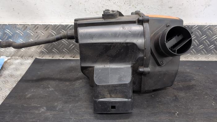 Begagnade Luftfilter Volkswagen Polo V (6R) 1.2 TDI 12V BlueMotion Pris € 42,00 Marginaltabell erbjuds av Autodemontagebedrijf van Boxtel