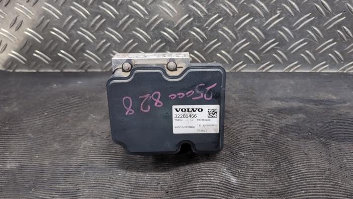 ABS Pumpe van een Volvo XC40 (XZ) 1.5 T4 Plug-in Hybrid 12V 2020