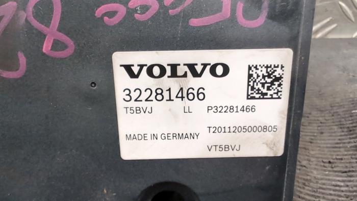 ABS Pumpe van een Volvo XC40 (XZ) 1.5 T4 Plug-in Hybrid 12V 2020